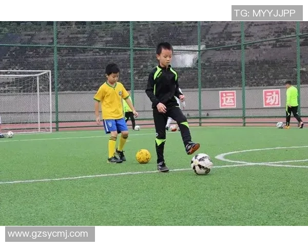 踢足球守则：培养团队精神与竞技意识的必备指南